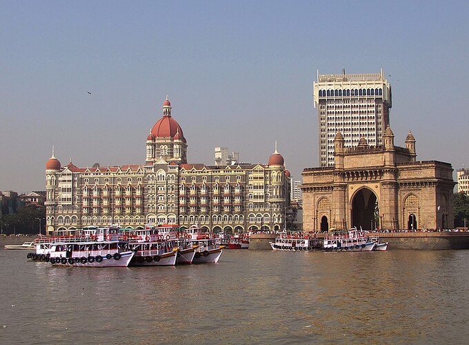 980px-Gateway_of_India_,Hotel_Taj_and,Oberoi_Hotels_,_Mumbai,_Mahrashtra,_India