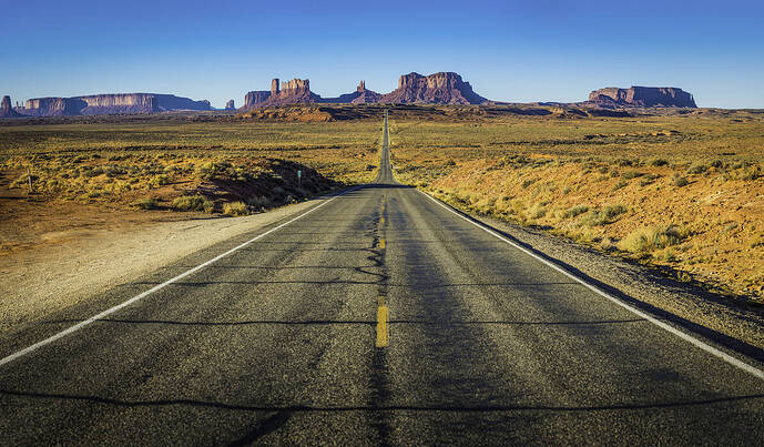 monument-valley-road