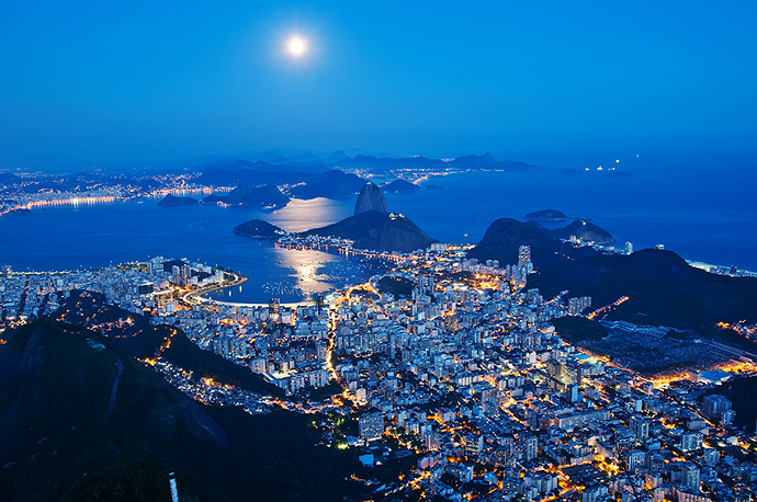 Brazil_Houses_Night_Moon_445720