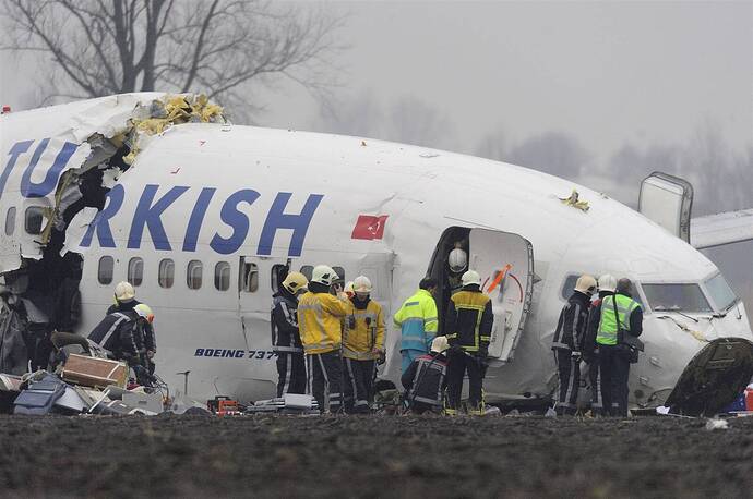 Crash_Turkish_Airlines_TK_1951_cockpit_2