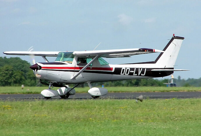 1280px-Cessna.fa152.aerobat.oo-lvj.arp