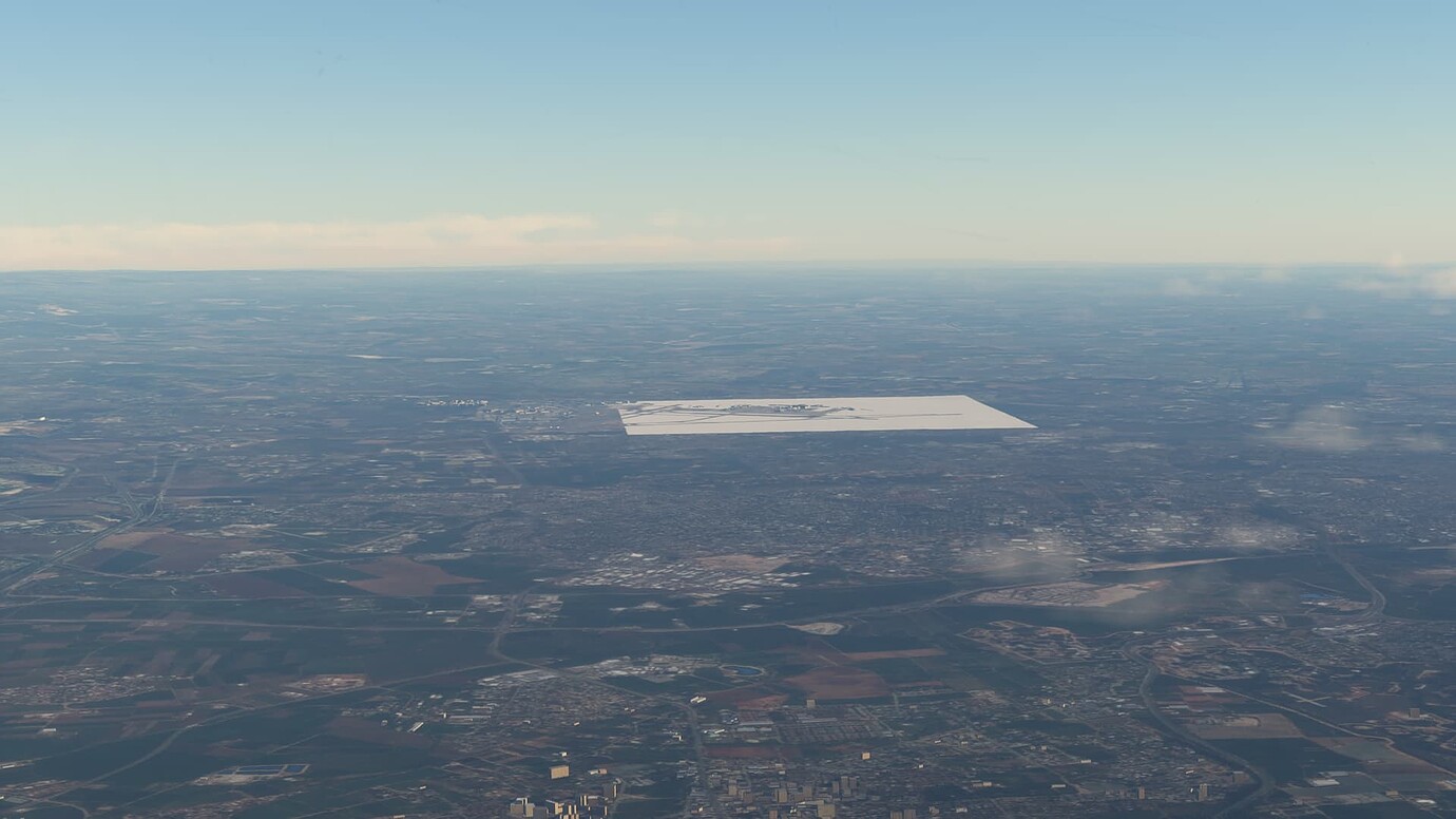 3rd party airports photos does not load till very close Issue persist