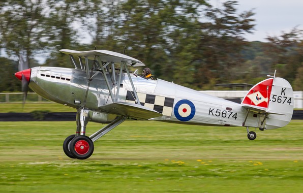 hawker-fury-1931-istrebitel-raf-biplan-vzlet