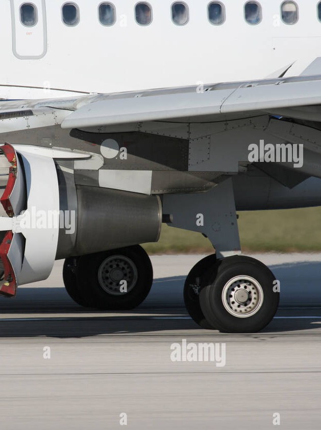 cierre-de-un-motor-de-turborreaccion-cfm56-gondola-en-un-airbus-a320-de-air-malta-avion-con-inversores-de-empuje-activado-anddkk~2